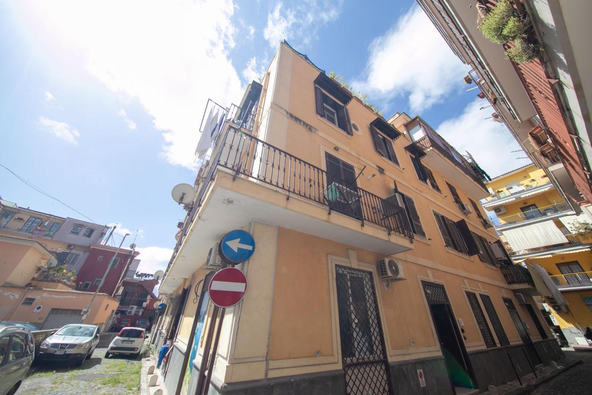 Casa Vacanze Alma B&B Grazioso Appartamento Sul Lungomare Di Pozzuoli A 300Mt Dal Centro E Dal Rione Terra By Movery Exterior photo